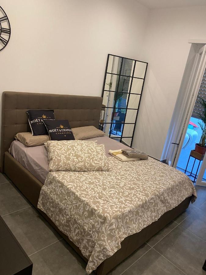 Decoluxe !Apartamento con 1 camera da letto , in zona San Paolo , Via martiniana Torino Esterno foto